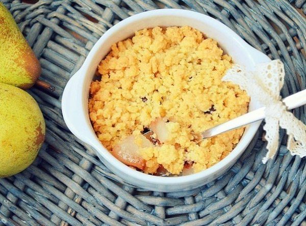 Грушево-шоколадный крамбл.Один из вариантов несложных и вкусных десертов, особенно актуален в летний ...