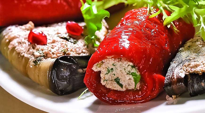 Фаршированные баклажаны и перцы.ИНГРЕДИЕНТЫ2 больших пучка кинзы и рейхана2 баклажана1 стакан ...