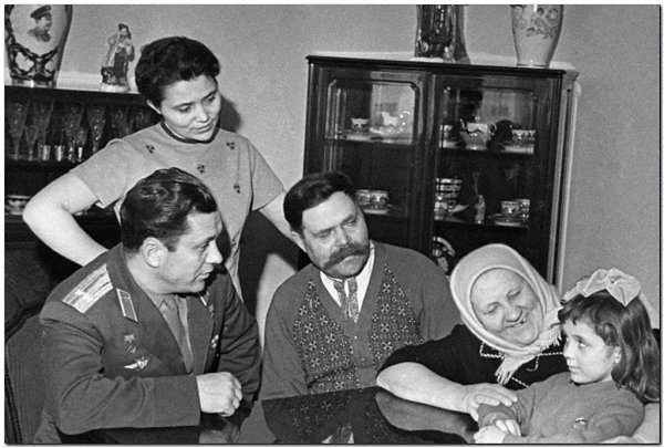 Попович, Марина Лаврентьевна.Родилась 20 июля 1931 года, на сельском хуторе ныне Смоленской области. ... - 5