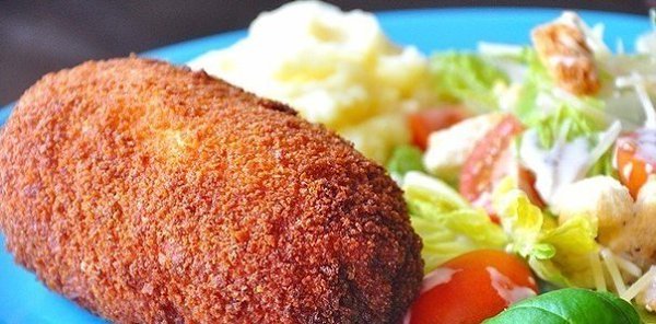 КОТЛЕТА ПО-КИЕВСКИ .ИНГРЕДИЕНТЫ: куриные грудки — 2 шт сливочное масло — 80 г зелень укропа соль ... - 6