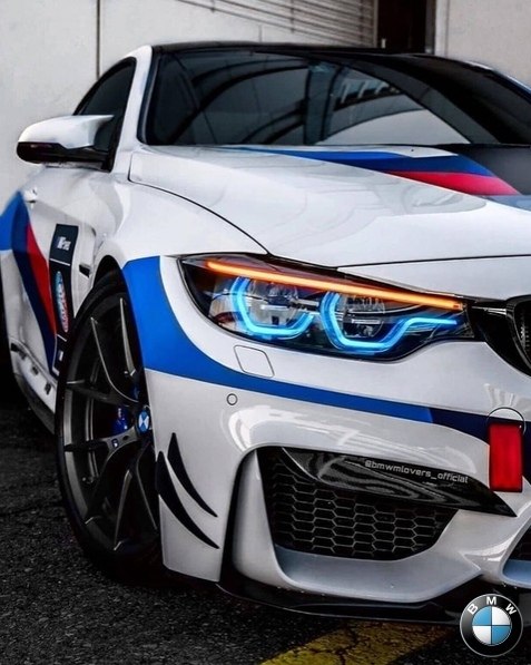  e BMW ///M4 CS