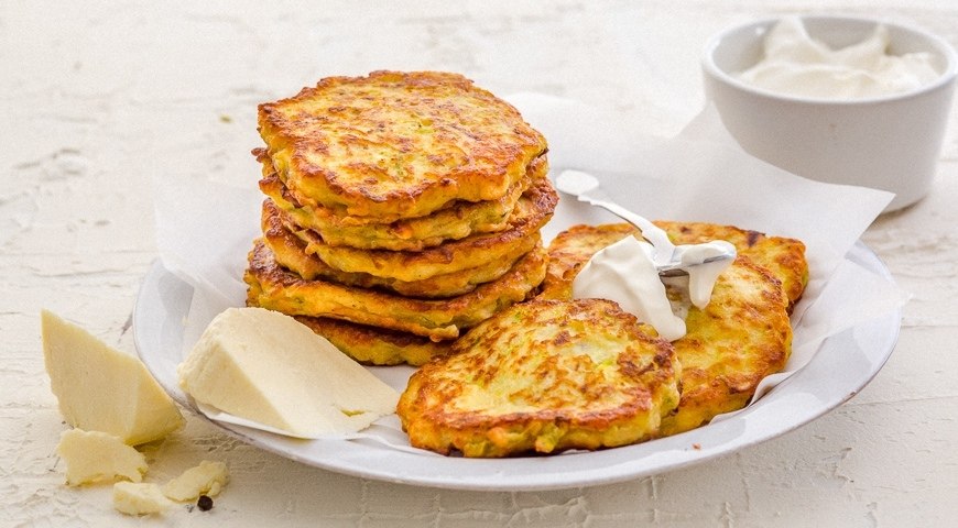 Оладьи из кабачков с сыром и чесноком. На 100 гр - 50.99 ккал белки - 2.45 жиры - 2.14 углеводы - ...