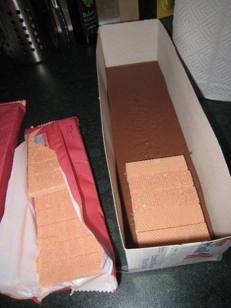 Как порадовать сладкоежку? Приготовить ему огромный KitKat! - 5