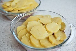 МЯСО ПО-КАПИТАНСКИ .ИНГРЕДИЕНТЫ: 300-400 граммов свинины 4 средних картофелины 1 средняя ... - 3