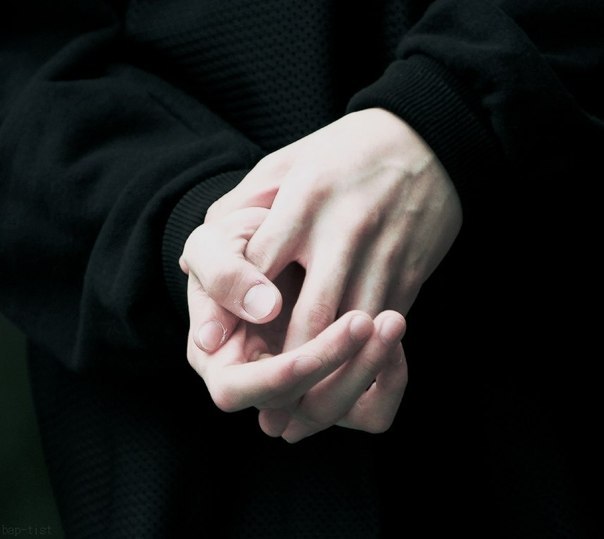 ну же, милая, улыбнись, ты теперь жива, надо было сразу тебе меня прожевать. только ты ведь насквозь ...