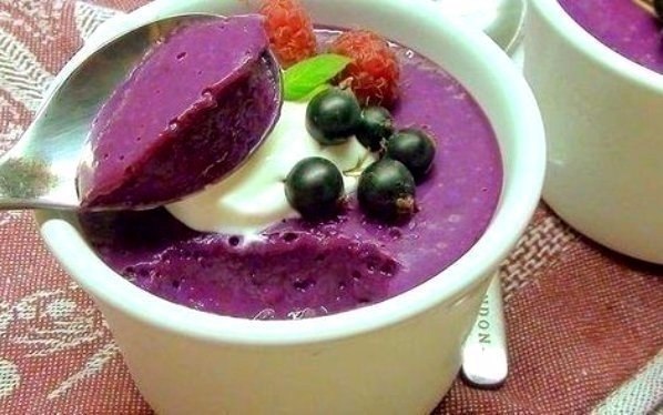 СУФЛЕ ИЗ ЯГОД СО СГУЩЕННЫМ МОЛОКОМ.Ингредиенты:- ягоды 2 стакана,- вода 1стакан,- сахарный песок 0,5 ...