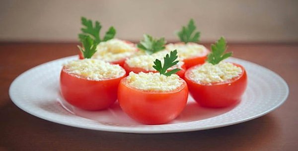 Помидоры, фаршированные сыром.Пищевая ценность: белка 45,8 гр., жира 34 гр., углеводов 49,3 ...