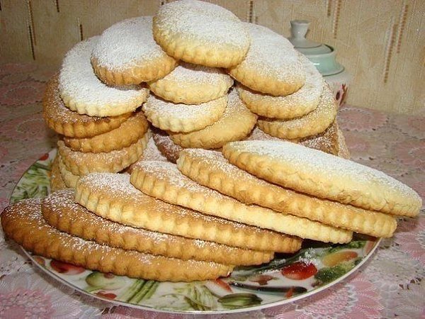 Молочные коржики.Ингредиенты: Мука – 400 г сахар-песок – 200 г маргарин – 100 г 1 яйцо молоко – 80 ...