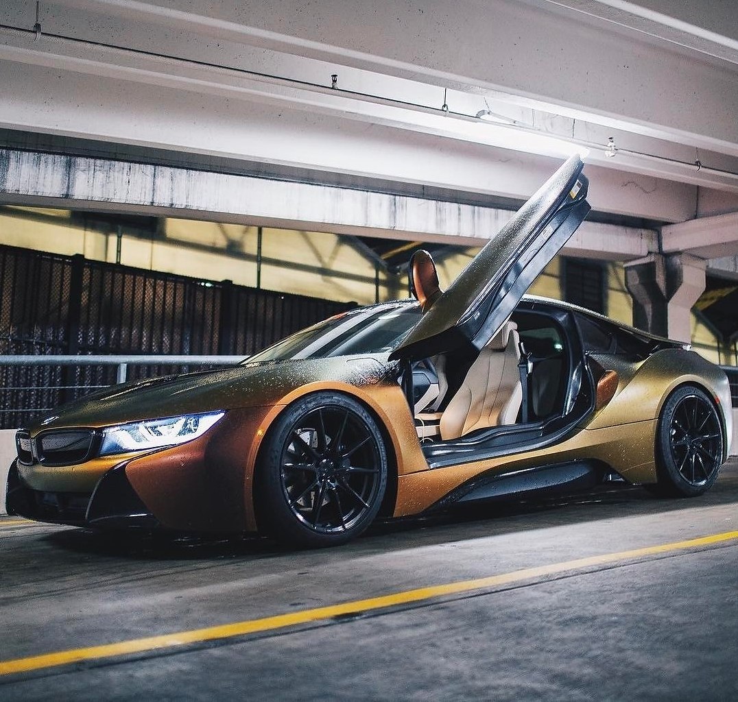 BМW i8