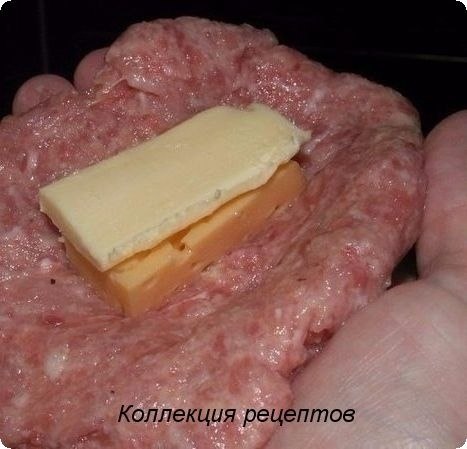 Котлеты под шубой.Ингредиенты: Фарш (из индейки) - 1 кг Яйцо куриное - 2 шт Батон (белый, без ... - 2