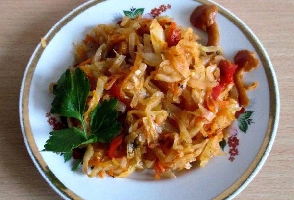 Капуста с грибами и болгарским перцем.Калорийность на 100г - 50ккалНашла новый рецепт приготовления ...