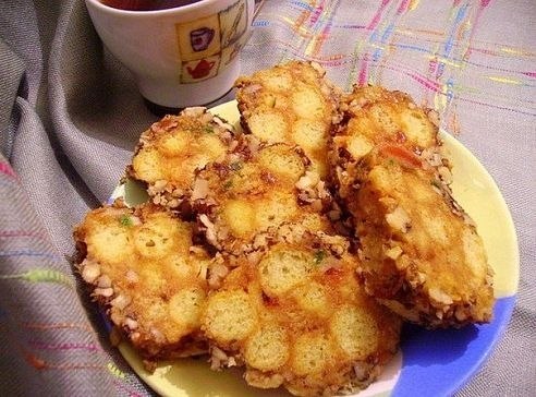 Пирожное из кукурузных палочек .Ингредиенты: - 150 г мармелада - 200 г очищенных грецких орехов - ...