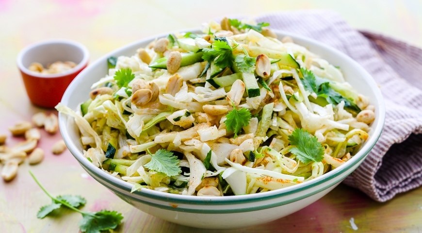 Весенний салат с капустой, огурцами и кукурузой .на 100грамм - 38.18 ккалБ/Ж/У - ...