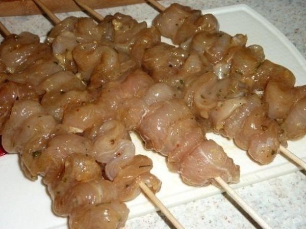 Шашлык из курицы в духовке.Ингредиенты:- Филе курицы - 2 Штуки- Растительное масло - 2 Ст. ложки- ... - 3