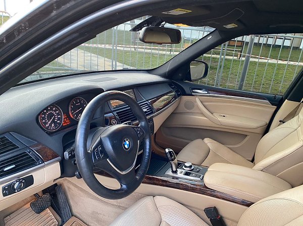 BMW X5 3 литра 2007 год, пробег 190тыс, машина без дтп и окрасов, автотека чистая, кому нужно пишите ... - 8