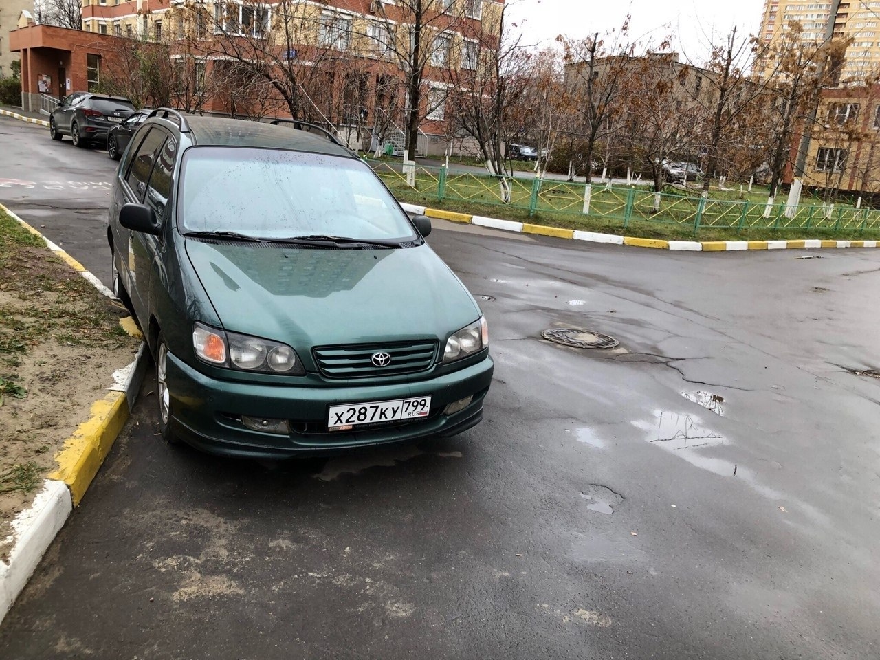 Тойота пикник бензин. Тойота пикник 1999 года. Тойота пикник 1999. Toyota Picnic 1999 год универсальные дневные ходовые огни.