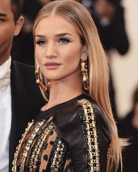одна из ангелов «Victoria's Secret», всегда прекрасная Роузи Хантингтон-Уайтли
