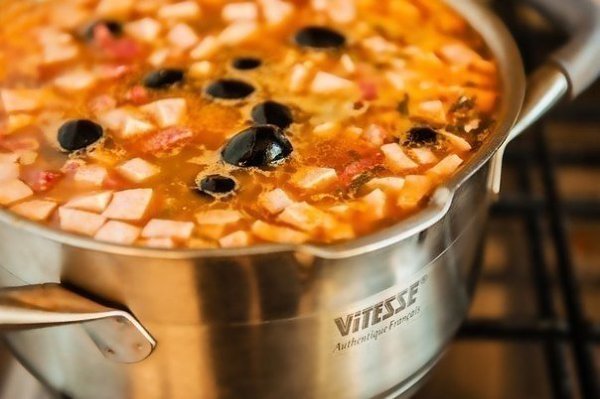 СОЛЯНКА .Ингредиенты: 400 г мясо (свинина или говядина) 4 шт. сосиски 200 г колбаса (вареная) 200 г ... - 5