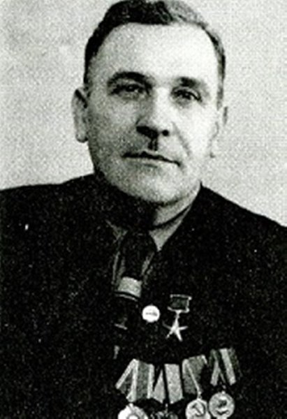 Констинтин Фомич Гарагуля, (21 мая 1906 — 1983) — Герой Социалистического Труда, старший кольцевой ...