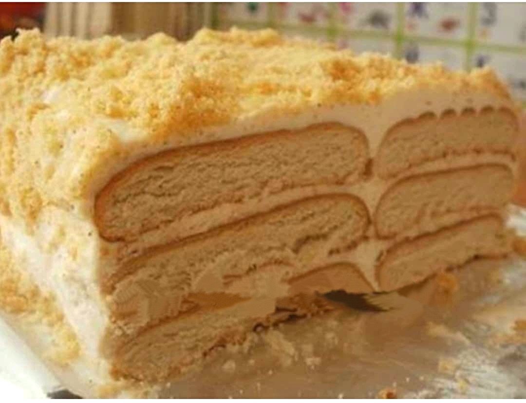 Пирог из печенья без. Торт из печенья. Тортик из печенья без выпечки. Торт с печеньем. Торт из печенья и сметаны.