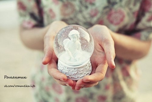 Нельзя за любовь - любое, Нельзя, чтобы то, что всем. за любовь платят любовью Или не платят совсем. ...