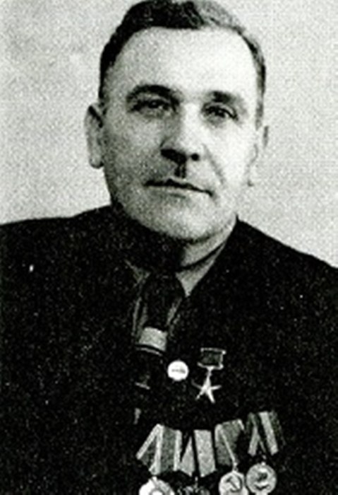 Констинтин Фомич Гарагуля, (21 мая 1906 — 1983) — Герой Социалистического Труда, старший кольцевой ...