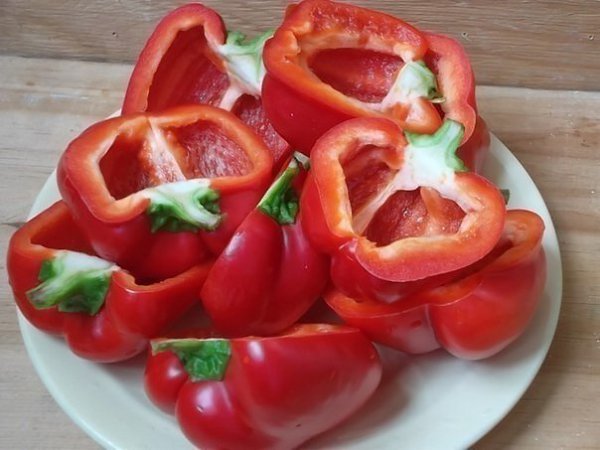 ПЕРЦЫ, ФАРШИРОВАННЫЕ КУРИЦЕЙ И ГРИБАМИ.Ингредиенты6-7 шт. перец сладкий1 шт. грудка куриная300 г ... - 3