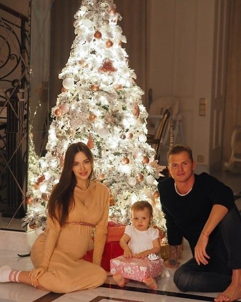Семья Tаpасовыx делится с Вами новогодним настроением - 2