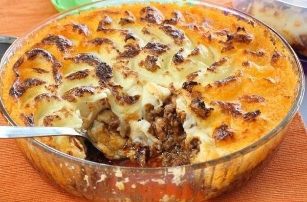 7 рецептов картофельных запеканок! 1. Картофельная запеканка с сосисками и сыром Ингредиенты: ...