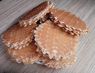 10 РЕЦЕПТОВ ДОМАШНИХ ВАФЕЛЬ .1. СЛАДКИЕ ВАФЛИИНГРЕДИЕНТЫ: яйца – 5 шт. сахар – 1 стакан маргарин – ... - 10