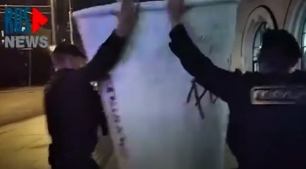 Московского активиста оштрафовали за прогулку в костюме бумажного стаканчика. Мещанский районный суд ... - 3