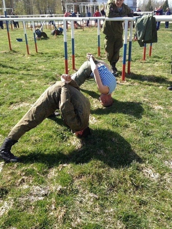 Поза думающего десантника фото