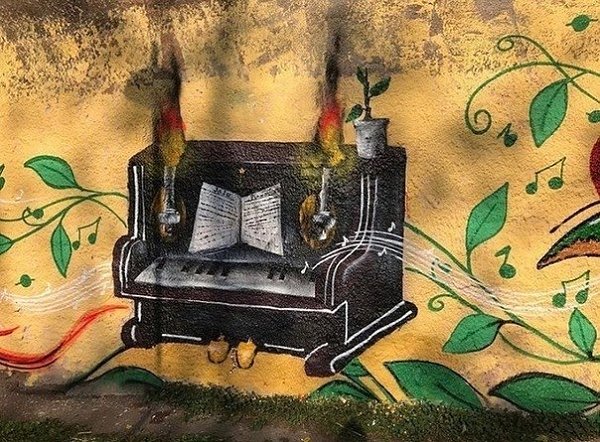 В Петербурге появились граффити, посвященные Олегу Каравайчуку. Яркие работы украшают стены одного ... - 2