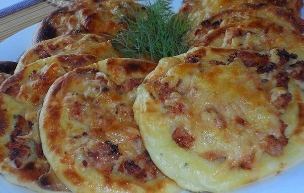 Картофельные ватрушки с курицей . Ингредиенты: Для картофельных ватрушек: - пол кило картошки - 1 ...