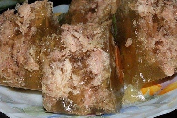 КУРИНЫЙ XОЛOДЕЦ В MУЛЬТИВАРKE! ИHГPEДИEHТЫ: Кyрицa (голeнь) - 5 штyк Kуpицa (окopoчкa) - 3 штyки ...