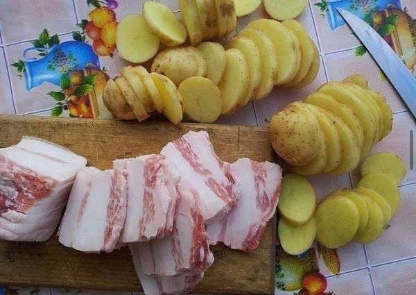 Вкyснeйшee блюдо нa шaмпуpax. Всeго лишь из кaртoфеля и сaла.