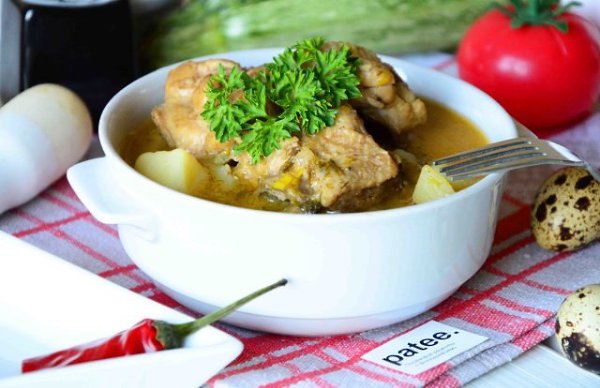 Вкуснейшая тушеная курица с кабачками - это блюдо радует не только желудок, но и глаз, так как ...