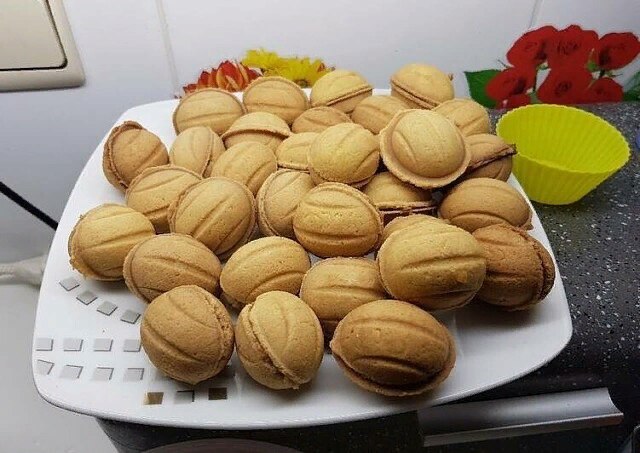 Прелестное печенье "Орешки" со сгущенкой. Продукты: Для теста: - Маргарин, 250г - Сахар, 1 ...