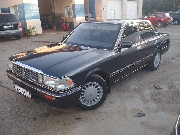 . /.300.    Toyota Crown sedan 130 . 1989 . ... - 4