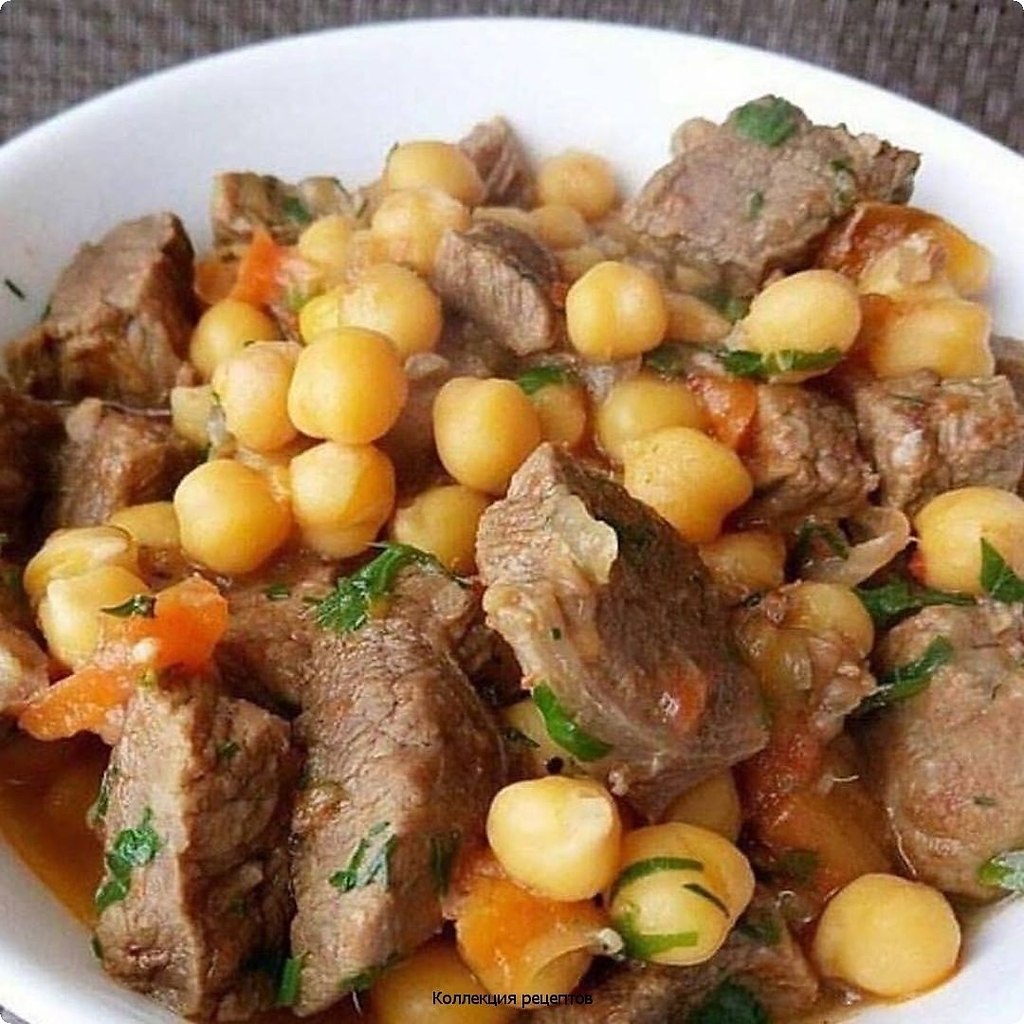 Вкусный ужин с говядиной. Ингредиенты: -Постная говядина -Нут -Болгарский перец -Перец чили -Лук ...