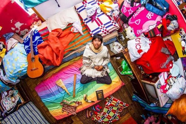 Фотограф показал, как выглядят спальни людей в разных частях света