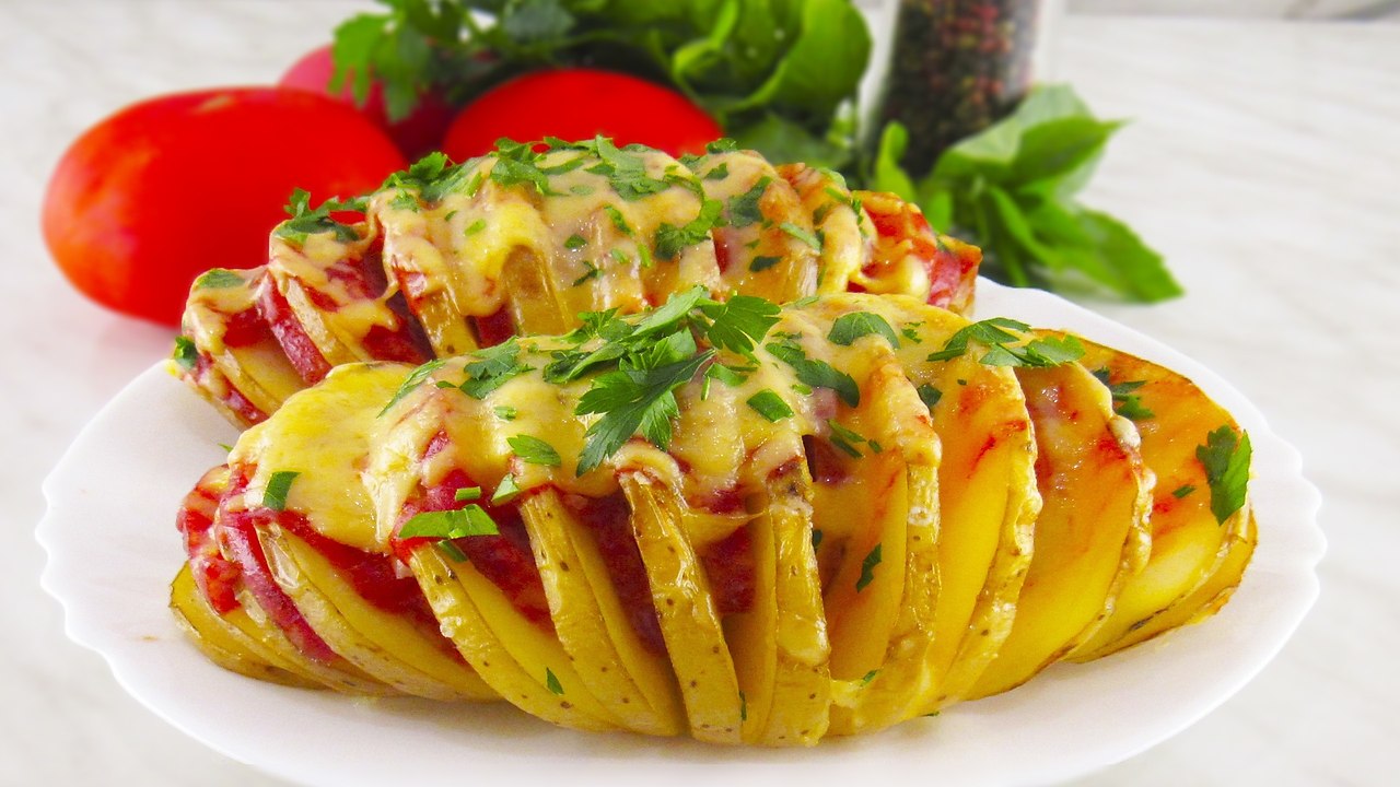 Картошка-гармошка.Очень вкусно, быстро и просто!Попробуйте, не пожалеете!Картофель очистить, ...