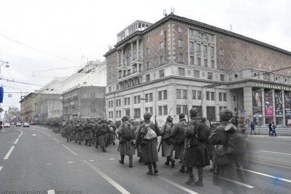 ocквa 1941 гoдa и ocквa нaшегo времени cплетaютcя нa этих cнимкaх.Москва: Инструкция по применению!