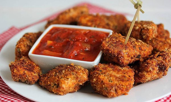 ТОП-3 простых рецепта из курицы.1. Куриные байтсы Ингредиенты: Филе куриной грудки — 500 гЯйцо — 1 ...