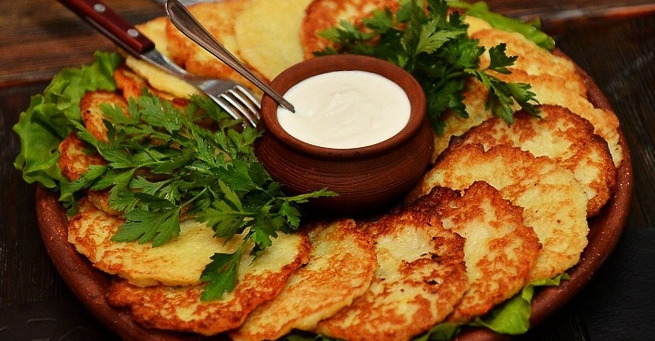 ДРАНИКИ.Очень вкусно, часто делаю, вся семья очень любитИнгредиенты:- картофель 6 шт.- яйца куриные ...