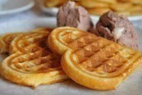 10 РЕЦЕПТОВ ДОМАШНИХ ВАФЕЛЬ .1. СЛАДКИЕ ВАФЛИИНГРЕДИЕНТЫ: яйца – 5 шт. сахар – 1 стакан маргарин – ... - 9