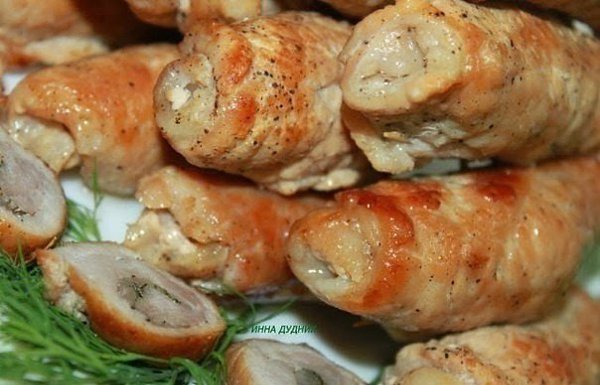 Рулетики.Ингредиенты:кусочек свинины-корейка(у нас называют отбивнушка));кусочек ...