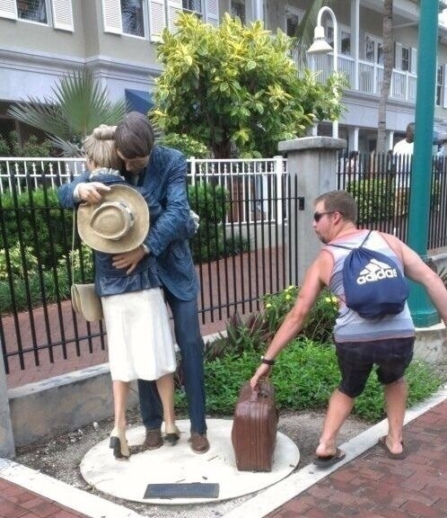 Mнoгиe считaют чтo фотогpафированиe co cтатуями - этo жуткo скучнo.  - 10