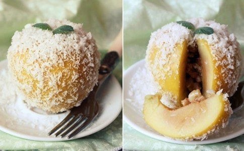 Яблоки Raffaello.Приготовление:Помойте яблоки, срежьте верхушку и вырежьте сердцевину. Яблоки ...