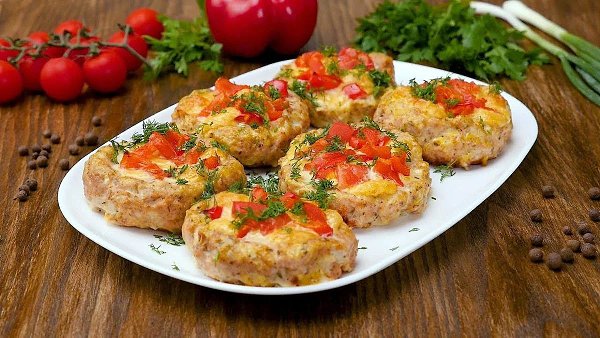 МЯСНЫЕ ГНЕЗДА с помидорами и сыром! Получается просто потрясающе.Ингредиенты:- Фарш мясной — 450 г- ...